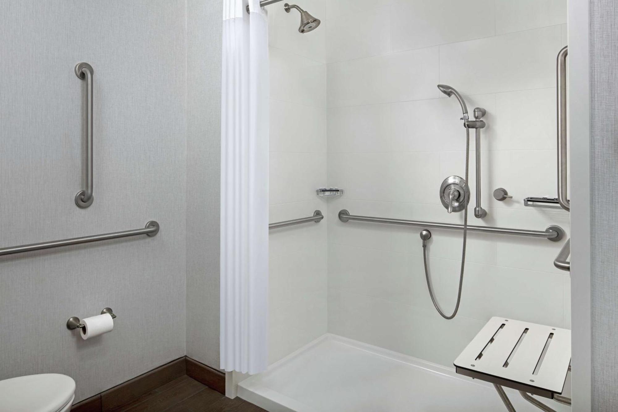 King Room - Hearing Access/Non-Smoking